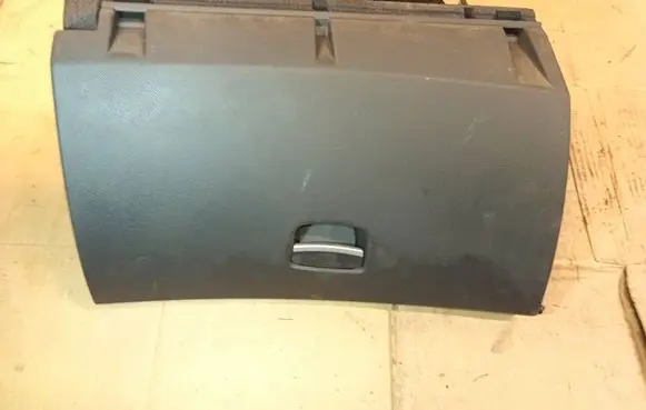 Glove box