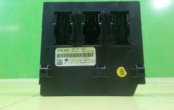 Audi A1 Central body control module 8X0907063F