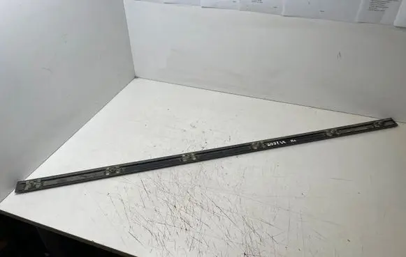 BMW 5 E39 Front door trim (molding) 7004023