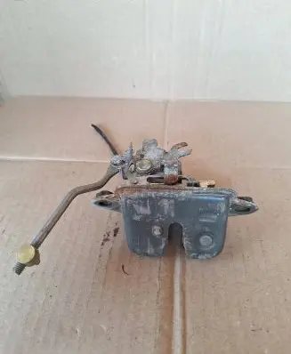 Loading door lock