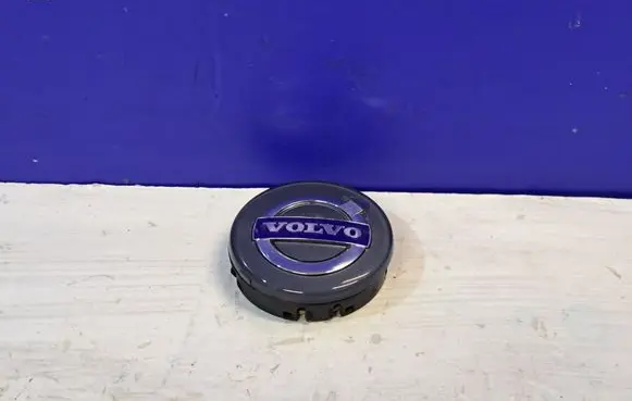 Volvo S60 R17 wheel hub/cap/trim 30666913