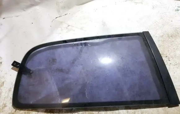 Nissan Sunny Rear side window
