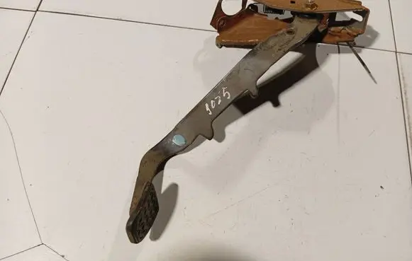 Toyota Avensis T250 Brake pedal 