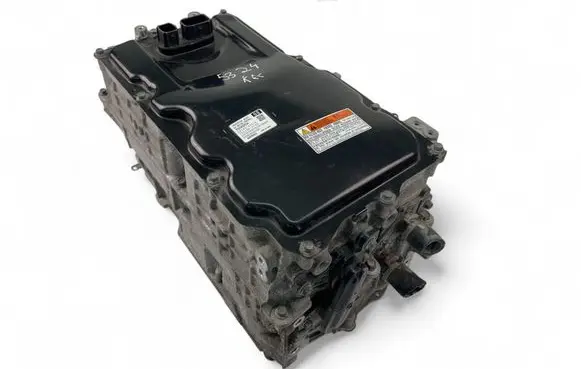 Voltage converter inverter