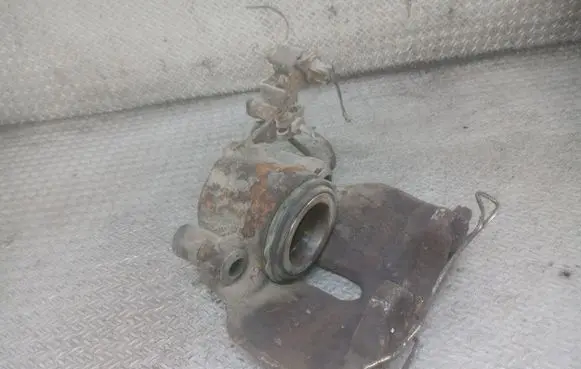 Volkswagen PASSAT B5 Front brake caliper