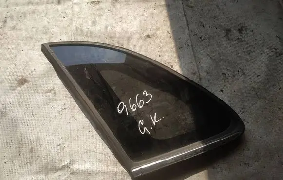Mitsubishi ASX Rear side window as3