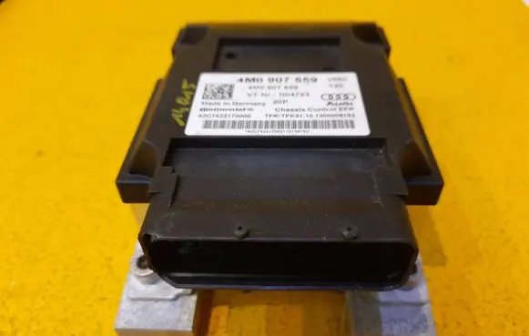 Audi Q7 4M Air suspension control unit module (rear) 4M0907559