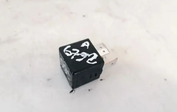 Volkswagen PASSAT B6 Other relay 1k0951253a