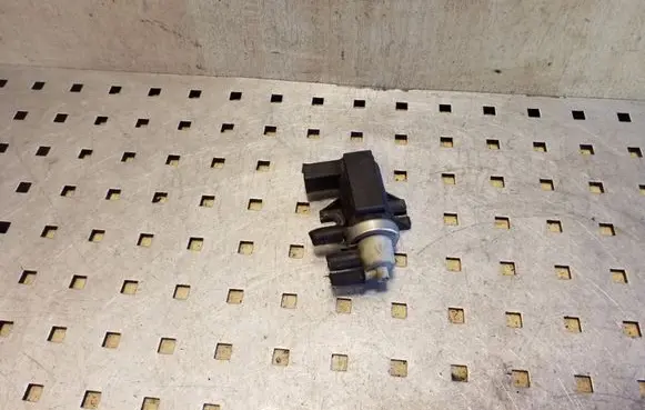 Audi A4 S4 B6 8E 8H Turbo solenoid valve 1J0906627B 72290345