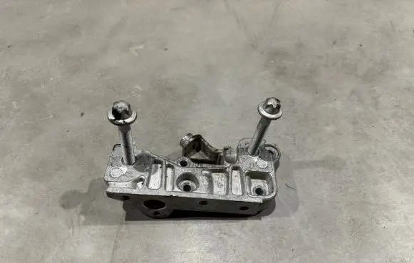 Mercedes-Benz A W176 Engine mounting bracket A6512200607
