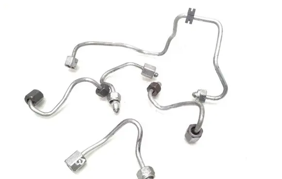 BMW 1 E81 E87 Fuel injector supply line/pipe 