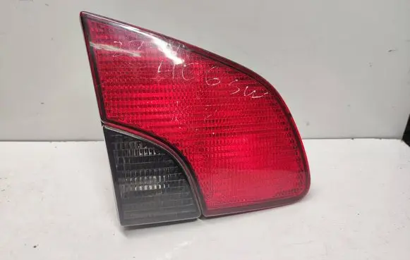 Tailgate rear/tail lights
