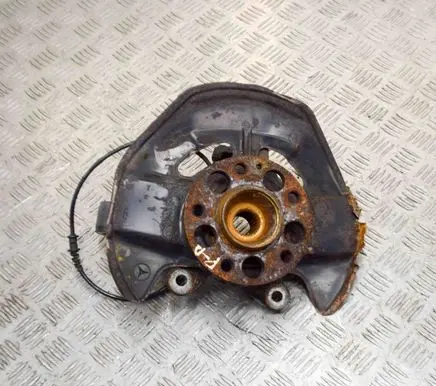 Mercedes-Benz B W245 Front wheel hub A1695400417