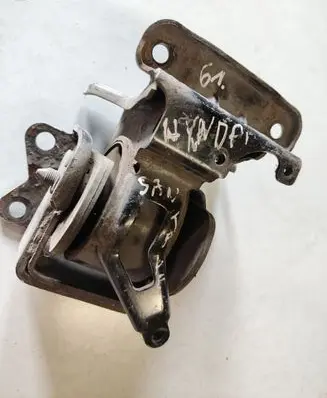 Hyundai Santa Fe Engine mount bracket N3101722