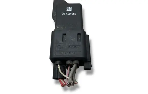 Chevrolet Captiva Glow plug pre-heat relay 0281003041