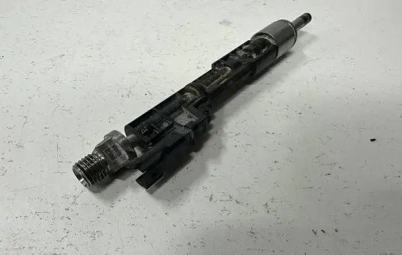BMW 5 F10 F11 Fuel injector 13647639994 10213541