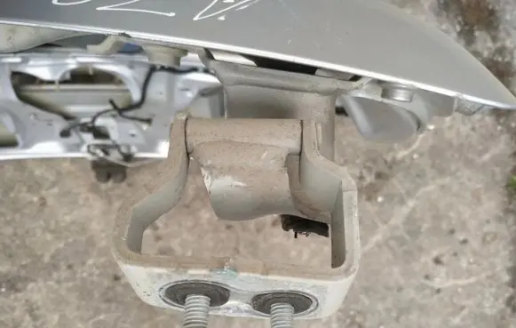 Audi A4 S4 B6 8E 8H Tailgate/trunk/boot hinge