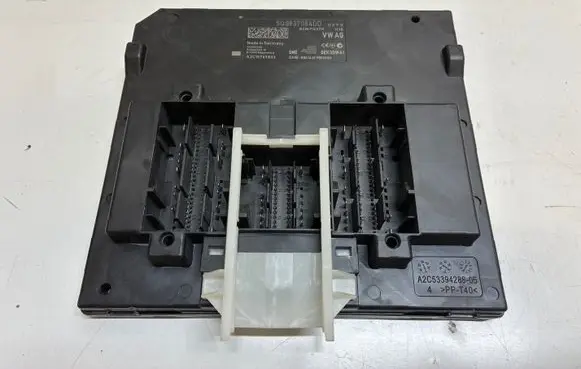 Skoda Superb B8 (3V) Central body control module 5Q0937084DD