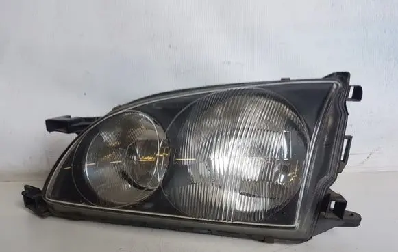 Toyota Avensis T220 Headlight/headlamp 54533366