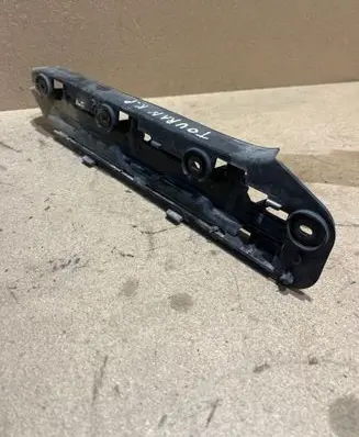Volkswagen Touran I Front bumper mounting bracket 1T0807935