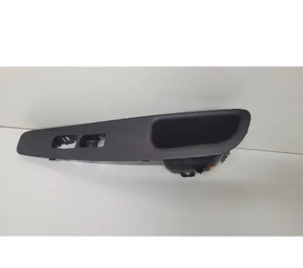Hyundai Santa Fe Front door window switch trim 82740S2000