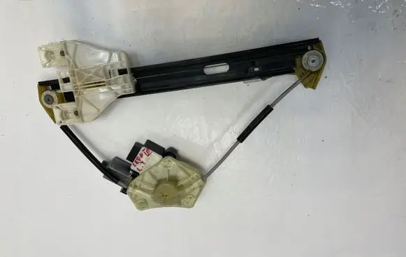 Seat Leon (5F) Rear door window regulator with motor