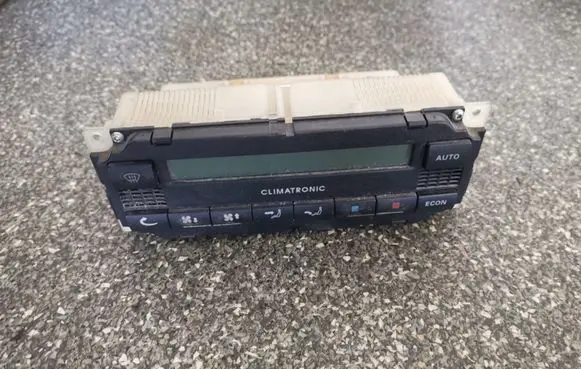 Skoda Octavia Mk1 (1U) Climate control unit 1U1907044