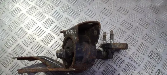 Toyota Corolla E100 Engine mount bracket