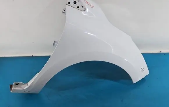 Renault Clio IV Fender 631009436R IMPRK1580679