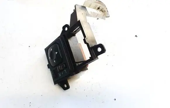 Mitsubishi Pajero Wing mirror switch MR951186 C8NC08MB