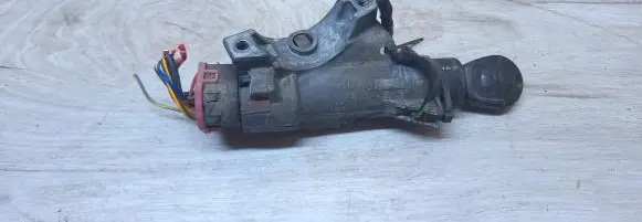 Volkswagen PASSAT B5.5 Ignition lock 4B0905851A