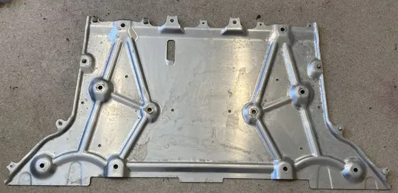BMW i4 Engine splash shield/under tray 7915376