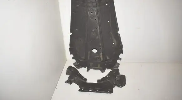 Engine bonnet/hood sound/heat insulation