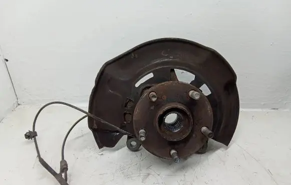 Toyota RAV 4 (XA30) Front wheel hub spindle knuckle