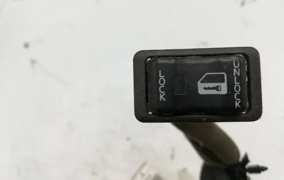 Nissan Primera Other switches/knobs/shifts 24016AV002