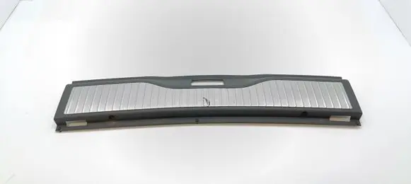 Trunk/boot sill cover protection