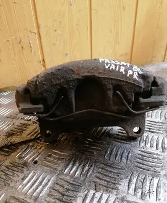 Volkswagen PASSAT B6 Front brake caliper