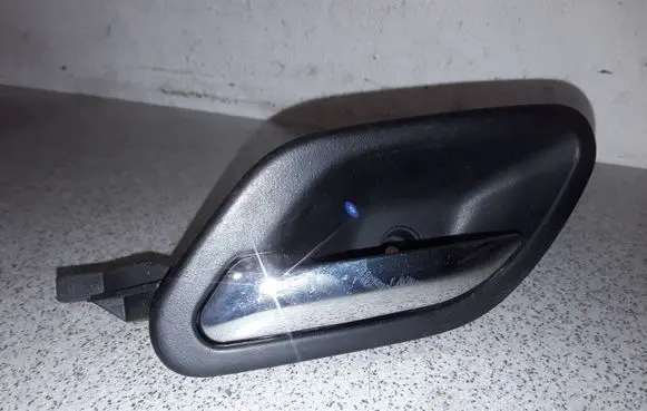 BMW 5 E39 Front door interior handle 8226049