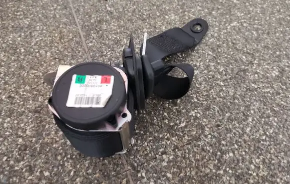 Mini One - Cooper Coupe R56 Rear seatbelt