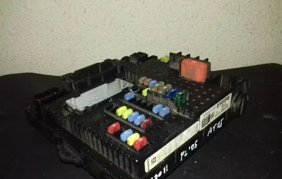 Volvo V70 Fuse module 12217799 8676391