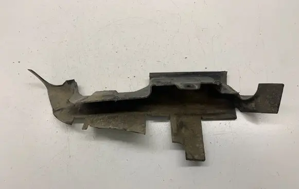 Audi A4 S4 B5 8D Intercooler air guide/duct channel 8D0121284B