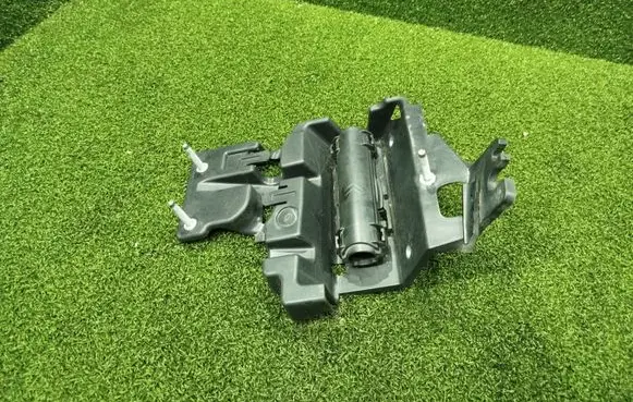Peugeot 3008 II Other engine bay part 9824306280