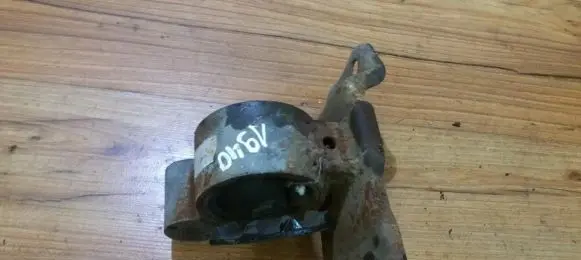 Mitsubishi Lancer Engine mount bracket