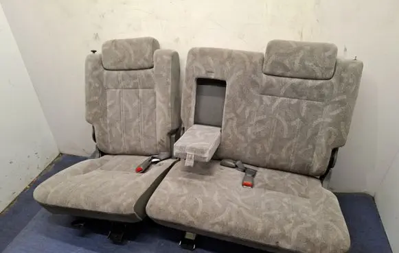 Isuzu Trooper Second row seats 