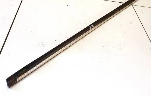 Opel Astra H Front door glass trim molding