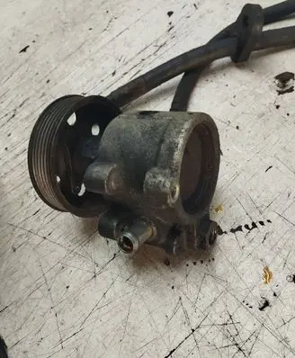 Renault Megane I Power steering pump 7700840106 26046186 7700810801C