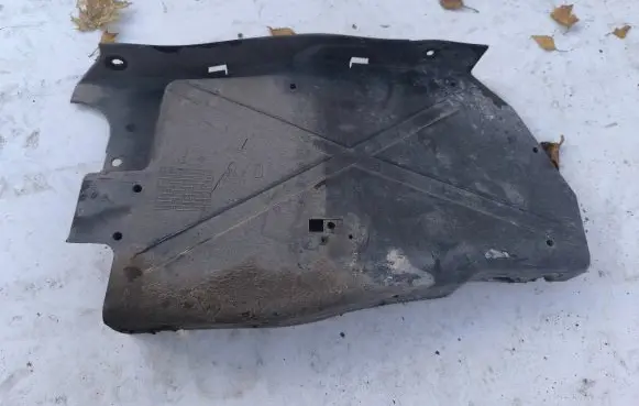 Opel Vivaro Engine splash shield/under tray 8200505045 93857408