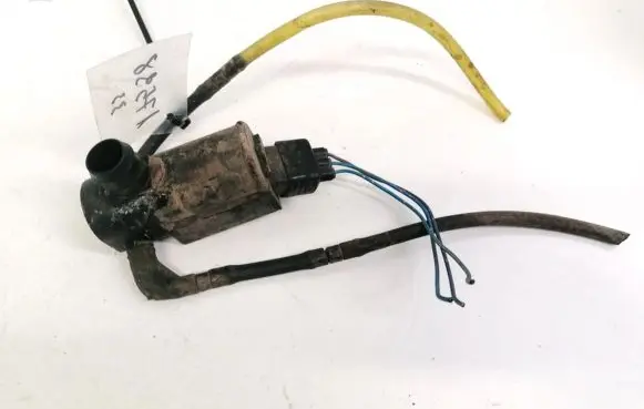 Hyundai i30 Windscreen/windshield washer pump 8533044010 85330-44010