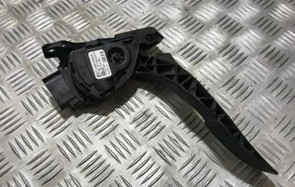 Ford Mondeo MK IV Accelerator throttle pedal 6g929f863sc 6g92-9f863-sc