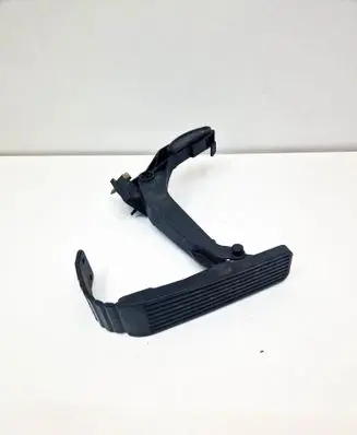 Accelerator throttle pedal